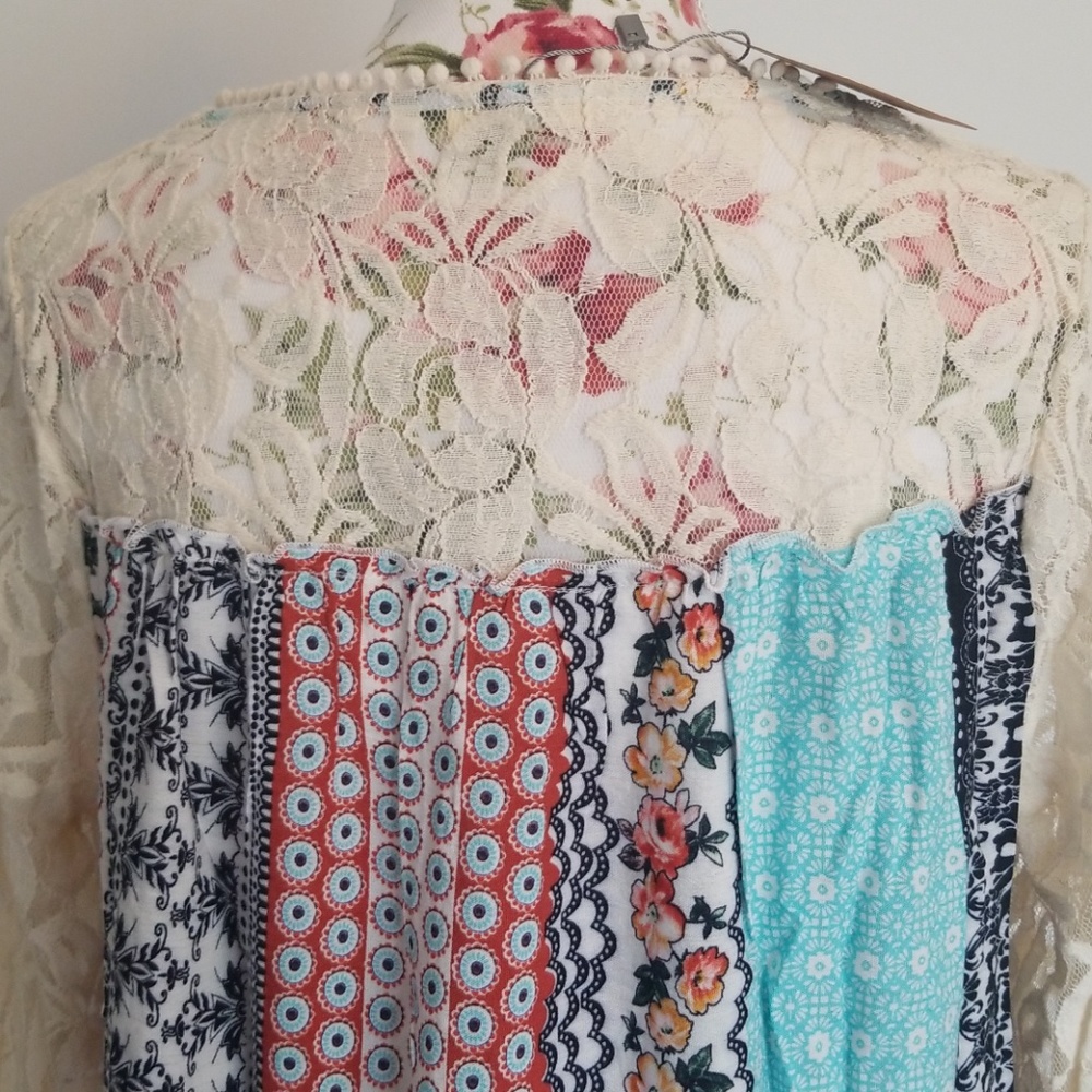 Last 1️⃣Lace Yoke Tunic - Picture 7 of 8